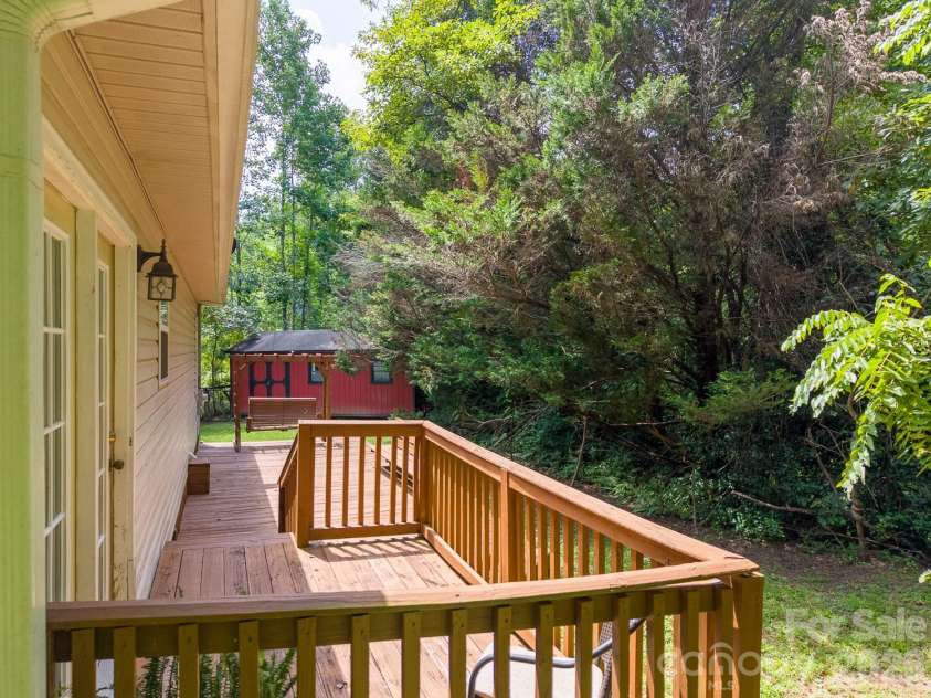 33 E H Bailey Road, Bryson City, NC 28713.  MLS# CAR4423913, YatesRealty ID 50405. 