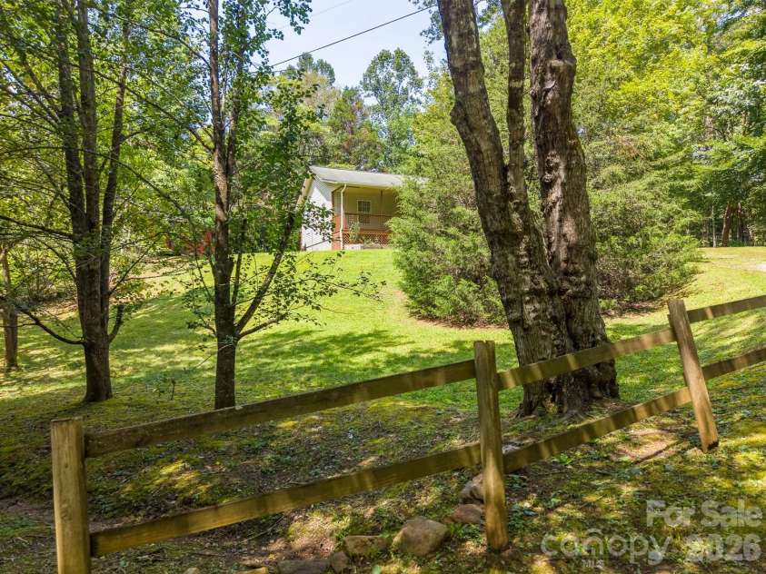 33 E H Bailey Road, Bryson City, NC 28713.  MLS# CAR4423913, YatesRealty ID 50405. 
