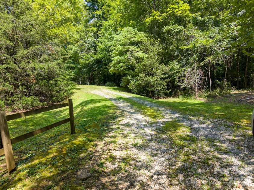 33 E H Bailey Road, Bryson City, NC 28713.  MLS# CAR4423913, YatesRealty ID 50405. 