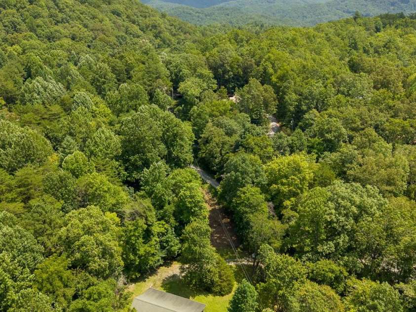 33 E H Bailey Road, Bryson City, NC 28713.  MLS# CAR4423913, YatesRealty ID 50405. 