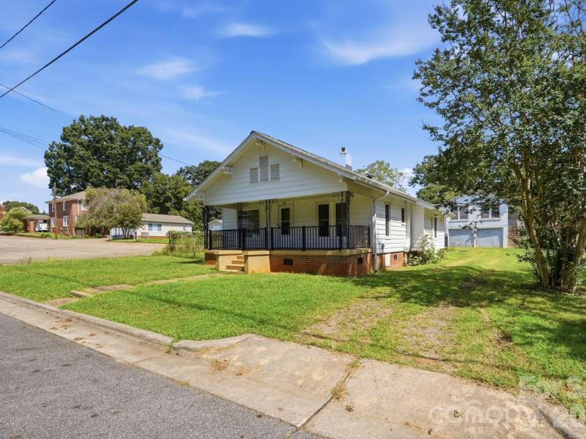 132 North Avenue, Troutman, NC 28166.  MLS# CAR4422619, YatesRealty ID 50406. 