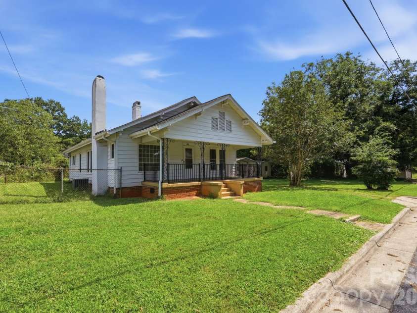 132 North Avenue, Troutman, NC 28166.  MLS# CAR4422619, YatesRealty ID 50406. 
