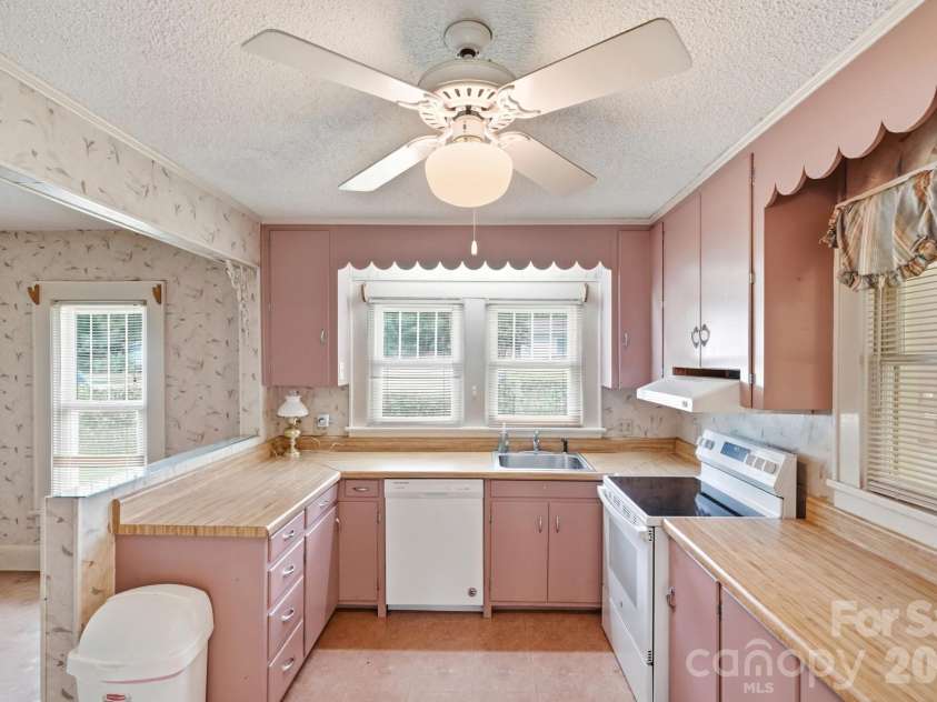 132 North Avenue, Troutman, NC 28166.  MLS# CAR4422619, YatesRealty ID 50406. 