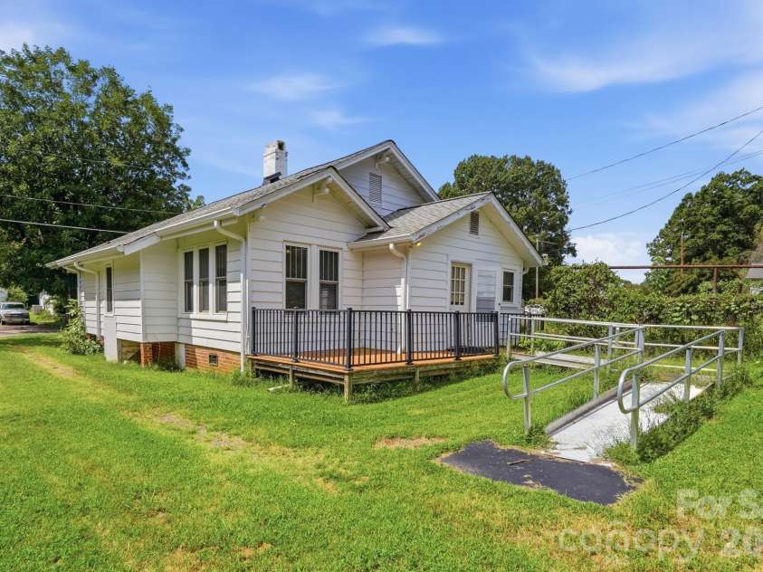 132 North Avenue, Troutman, NC 28166.  MLS# CAR4422619, YatesRealty ID 50406. 
