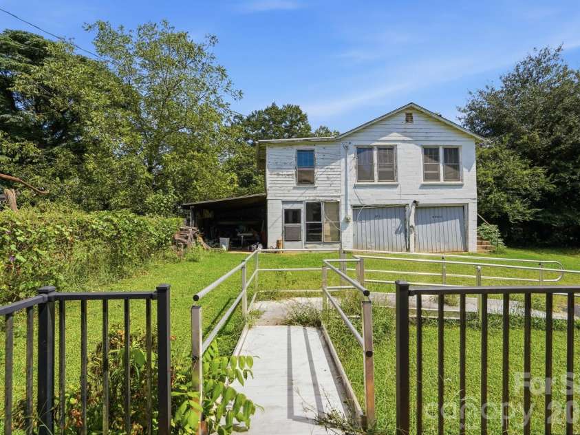 132 North Avenue, Troutman, NC 28166.  MLS# CAR4422619, YatesRealty ID 50406. 