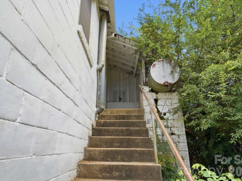132 North Avenue, Troutman, NC 28166.  MLS# CAR4422619, YatesRealty ID 50406. 