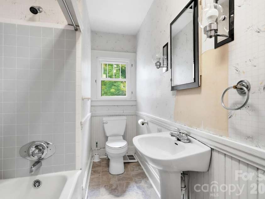 132 North Avenue, Troutman, NC 28166.  MLS# CAR4422619, YatesRealty ID 50406. Bathroom