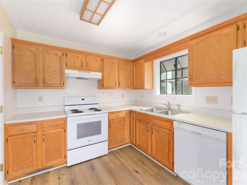 82 Nazarene Way, Waynesville, NC 28785.  MLS# CAR4423566, YatesRealty ID 50409. 