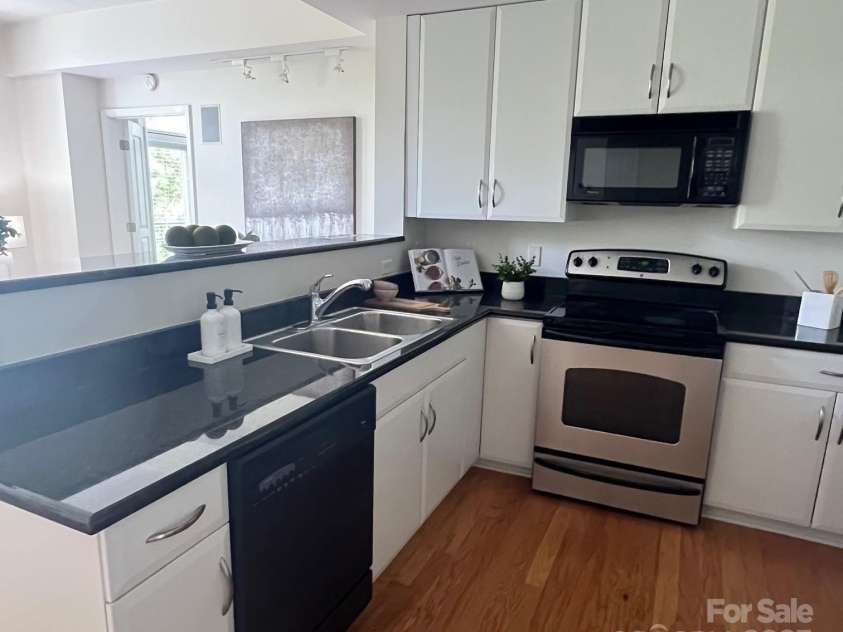 1320 Fillmore Street, Charlotte, NC 28203.  MLS# CAR4232669, YatesRealty ID 5041. 