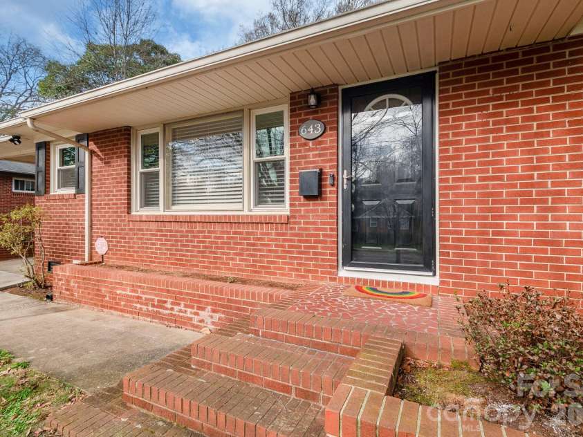 643 Seneca Place, Charlotte, NC 28210.  MLS# CAR4354130, YatesRealty ID 5041. 643 Seneca Place- Madison Park