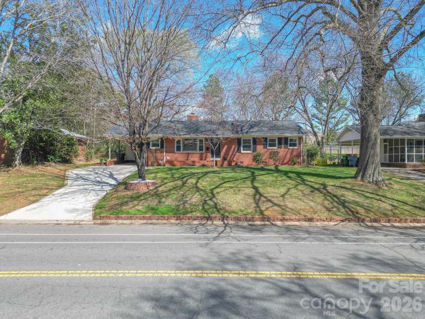 643 Seneca Place, Charlotte, NC 28210.  MLS# CAR4354130, YatesRealty ID 5041. 643 Seneca Place- Madison Park