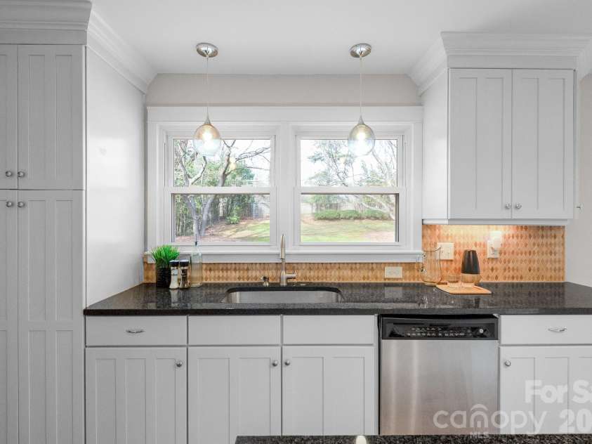 643 Seneca Place, Charlotte, NC 28210.  MLS# CAR4354130, YatesRealty ID 5041. 