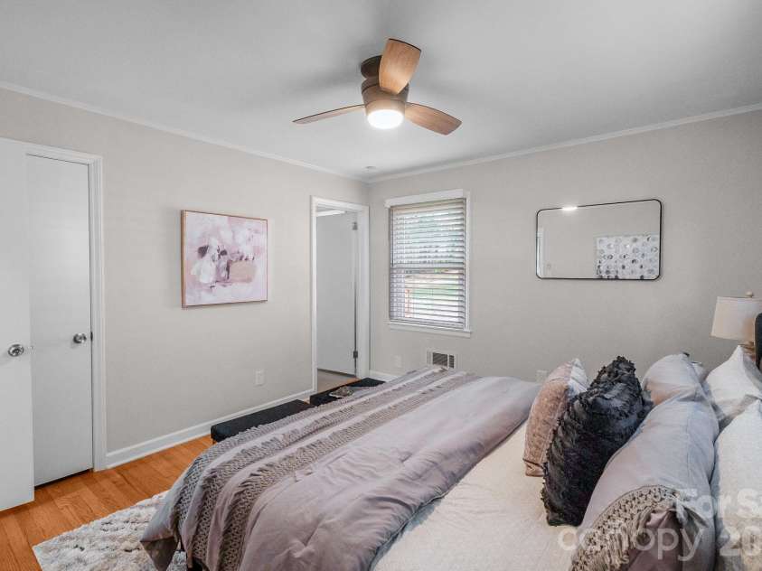 643 Seneca Place, Charlotte, NC 28210.  MLS# CAR4354130, YatesRealty ID 5041. Primary bedroom to fit a king size bed beutifully