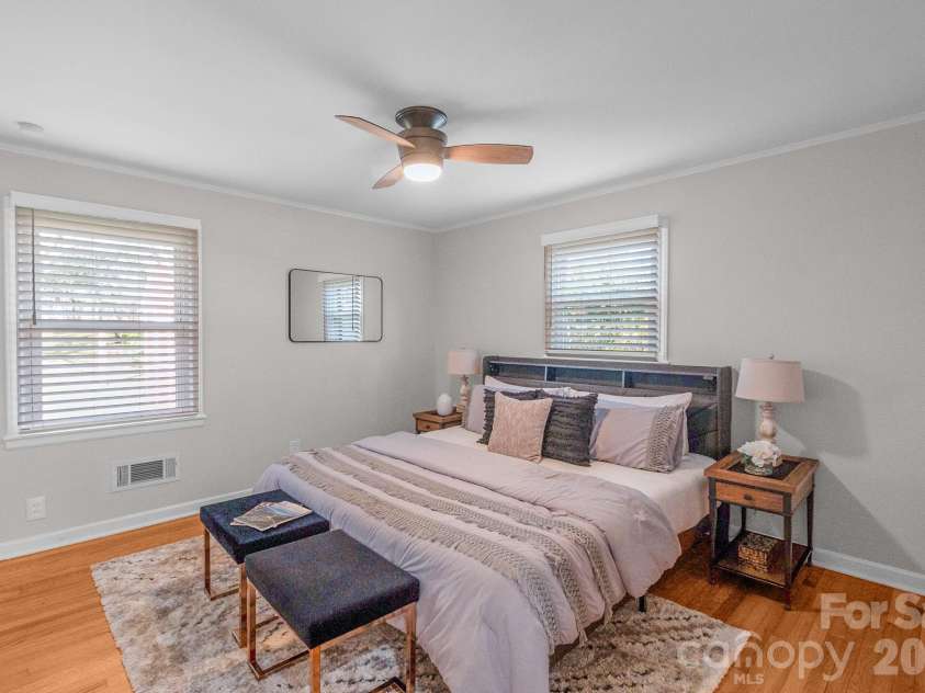 643 Seneca Place, Charlotte, NC 28210.  MLS# CAR4354130, YatesRealty ID 5041. Primary bedroom to fit a king size bed beutifully