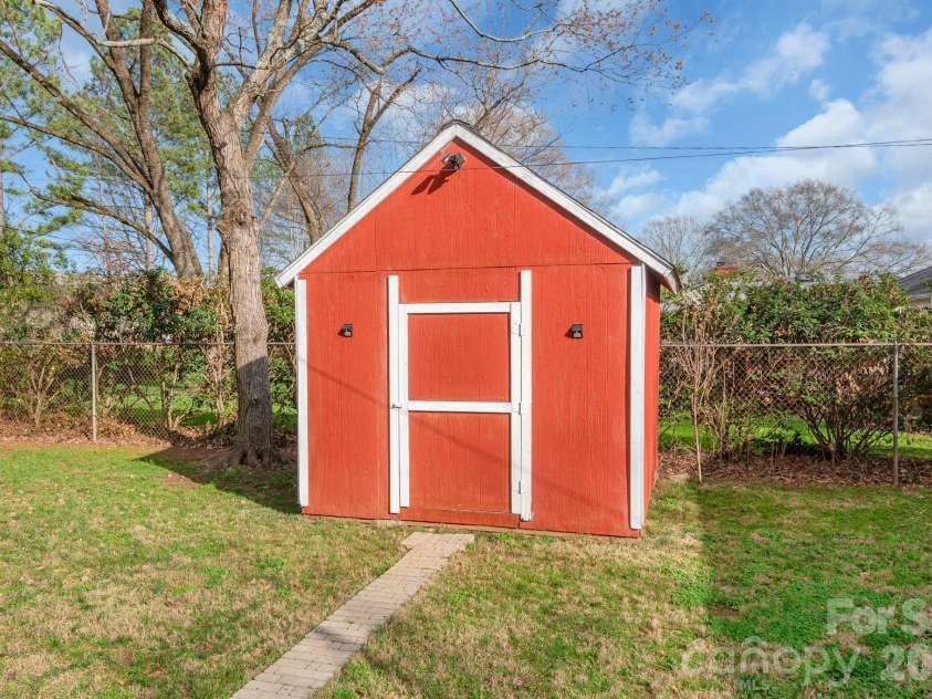 643 Seneca Place, Charlotte, NC 28210.  MLS# CAR4354130, YatesRealty ID 5041. Shed with power (sold as-is)