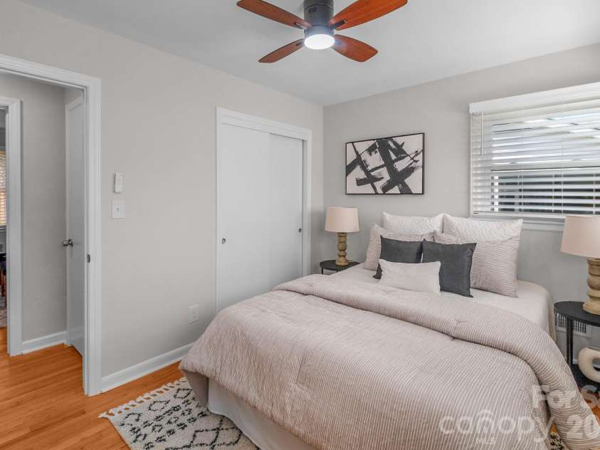 643 Seneca Place, Charlotte, NC 28210.  MLS# CAR4354130, YatesRealty ID 5041. Spacious secondary bedroom with custom closet