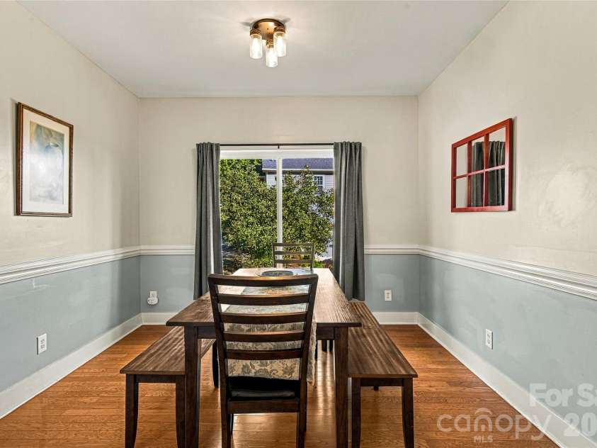 14 Summit Circle, Hendersonville, NC 28739.  MLS# CAR4423309, YatesRealty ID 50410. 