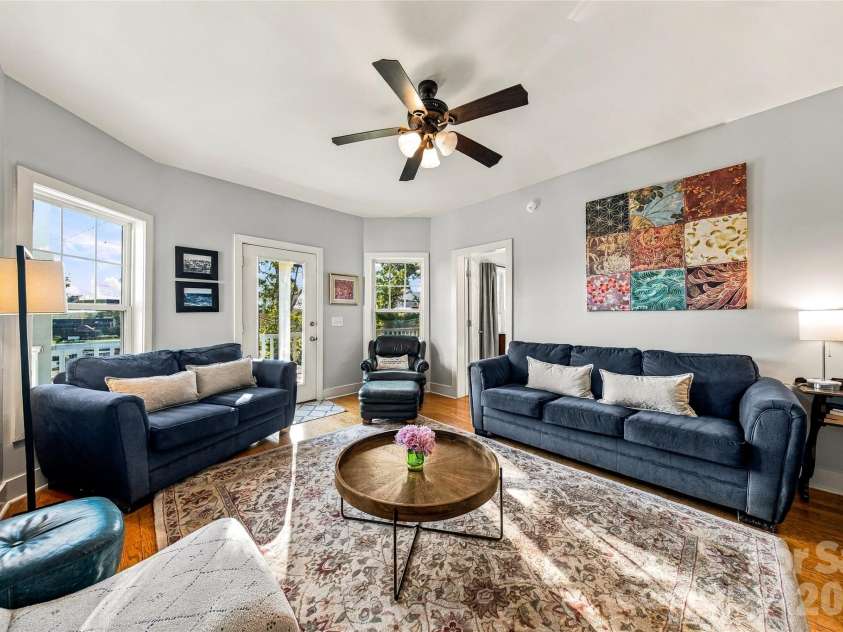 14 Summit Circle, Hendersonville, NC 28739.  MLS# CAR4423309, YatesRealty ID 50410. 