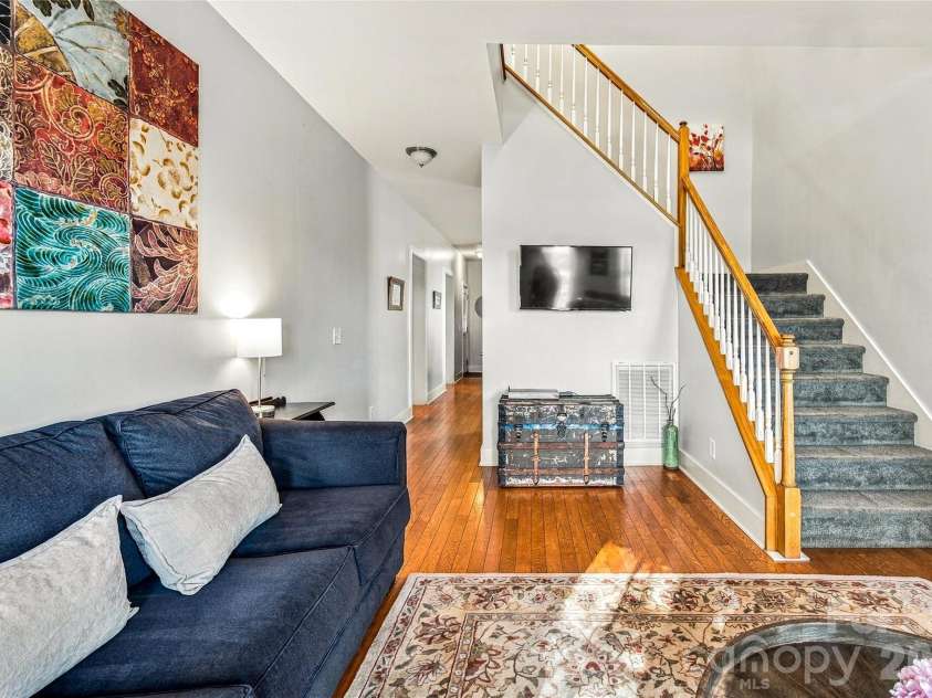 14 Summit Circle, Hendersonville, NC 28739.  MLS# CAR4423309, YatesRealty ID 50410. 