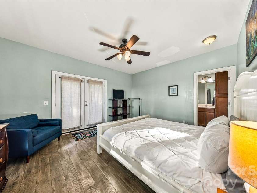 14 Summit Circle, Hendersonville, NC 28739.  MLS# CAR4423309, YatesRealty ID 50410. 