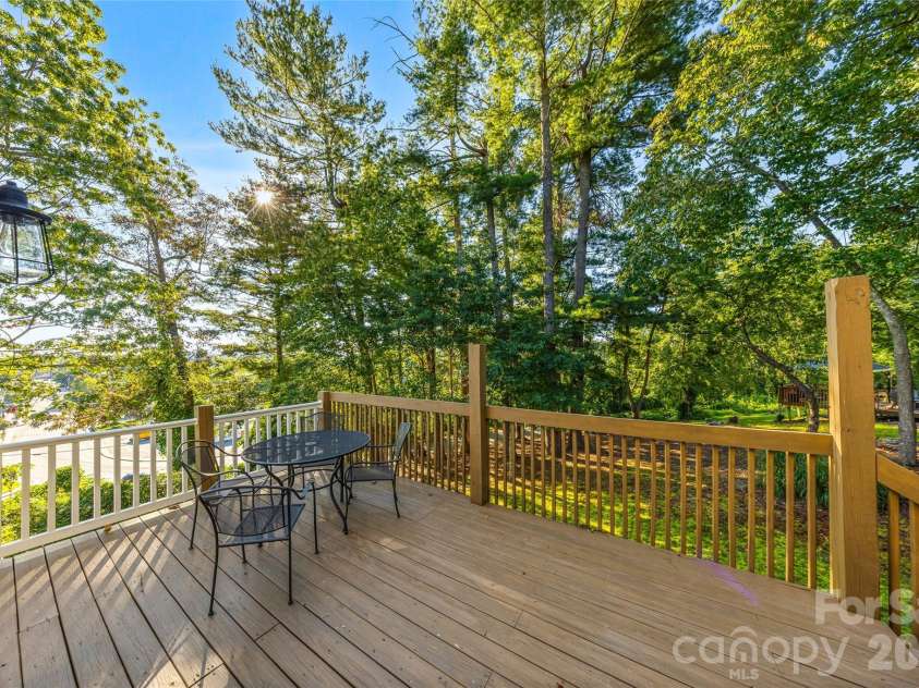 14 Summit Circle, Hendersonville, NC 28739.  MLS# CAR4423309, YatesRealty ID 50410. 