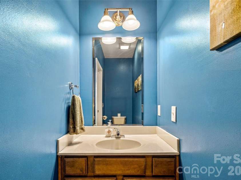 14 Summit Circle, Hendersonville, NC 28739.  MLS# CAR4423309, YatesRealty ID 50410. 