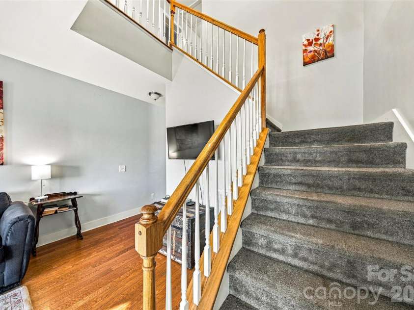 14 Summit Circle, Hendersonville, NC 28739.  MLS# CAR4423309, YatesRealty ID 50410. 