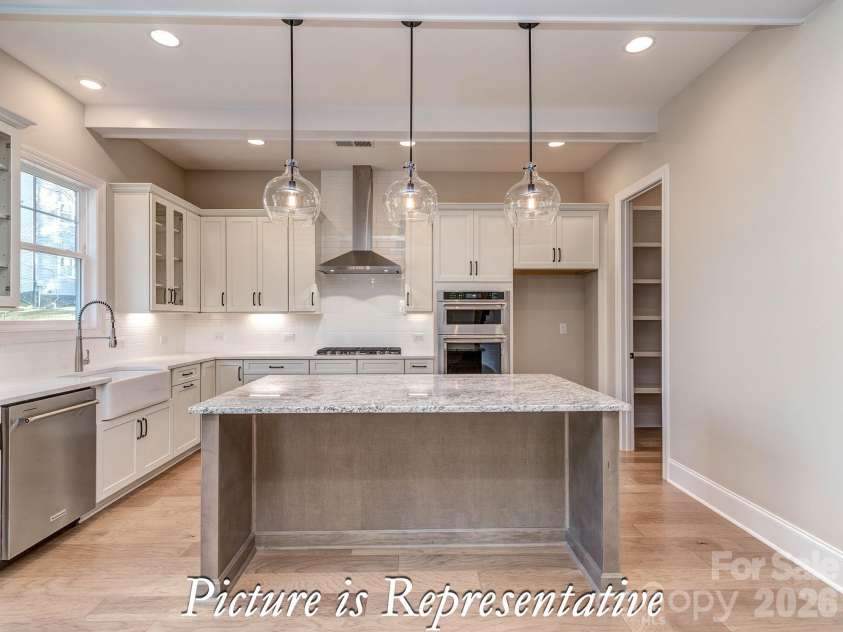 16818 Harbor View Road, Charlotte, NC 28278.  MLS# CAR4423945, YatesRealty ID 50412. 
