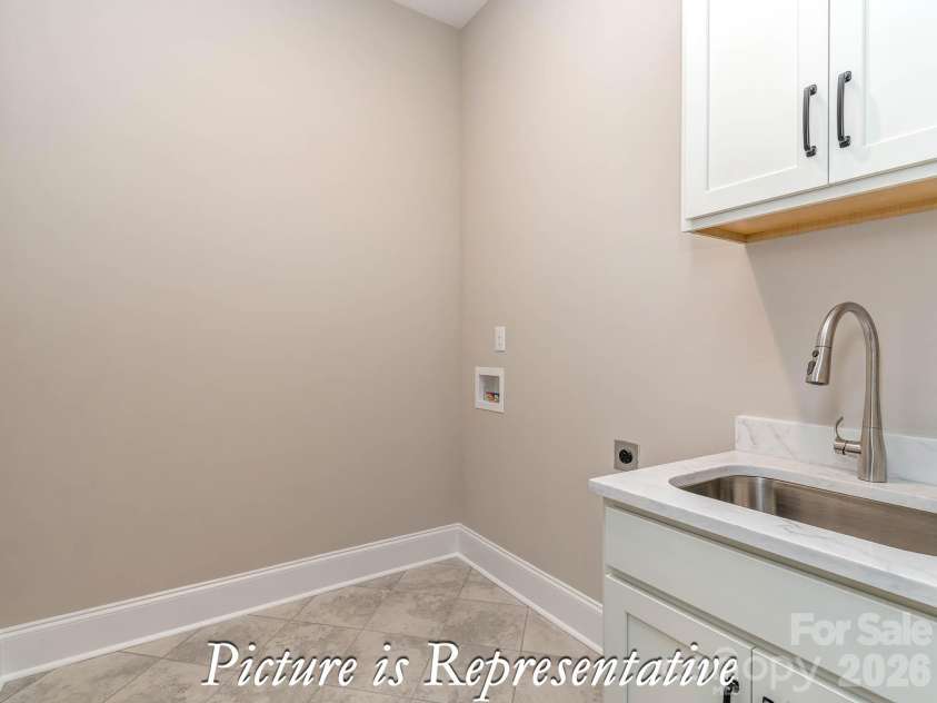 16818 Harbor View Road, Charlotte, NC 28278.  MLS# CAR4423945, YatesRealty ID 50412. 