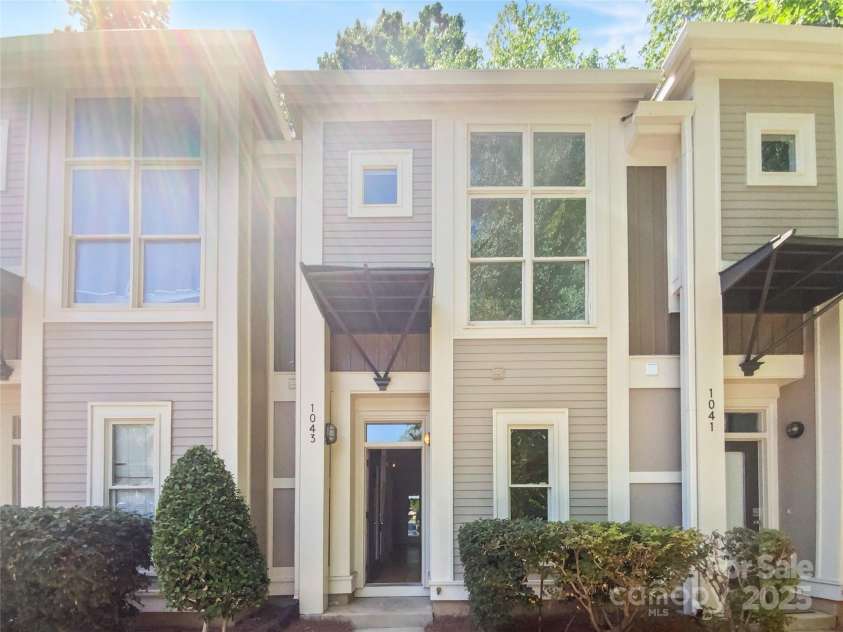 1043 Park West Drive, Charlotte, NC 28209.  MLS# CAR4253221, YatesRealty ID 50413. 