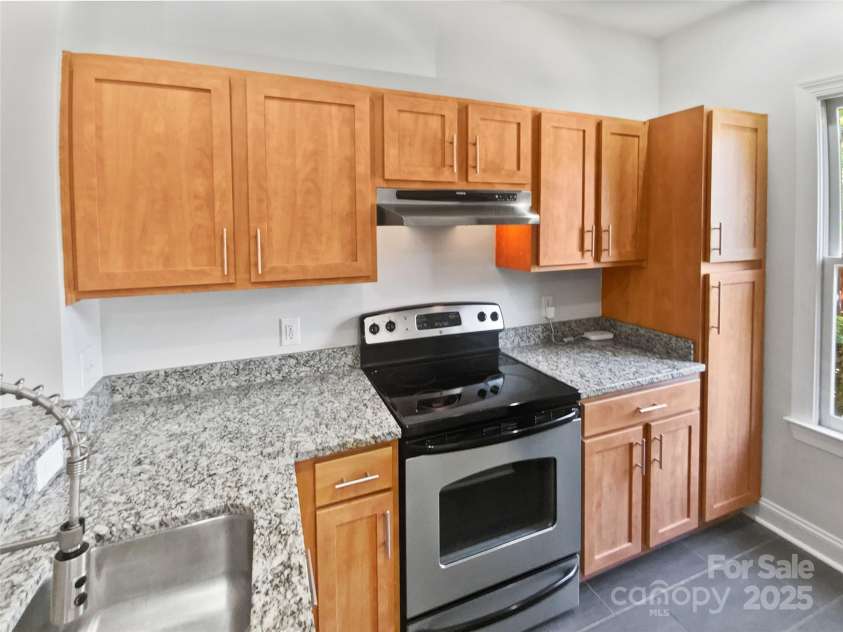 1043 Park West Drive, Charlotte, NC 28209.  MLS# CAR4253221, YatesRealty ID 50413. 