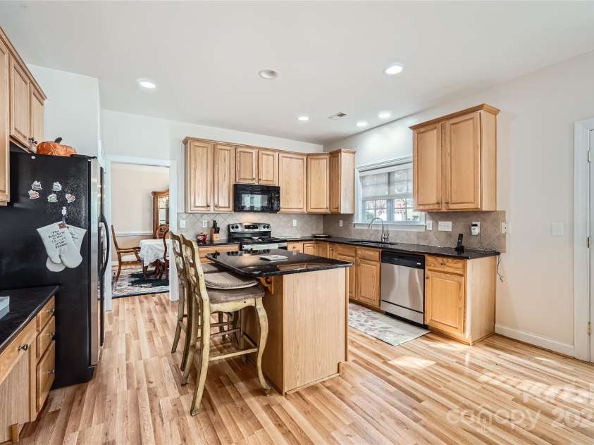 2240 Dunnwood Hills Drive, Matthews, NC 28105.  MLS# CAR4199147, YatesRealty ID 5042. 