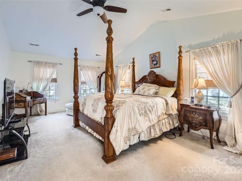 2240 Dunnwood Hills Drive, Matthews, NC 28105.  MLS# CAR4199147, YatesRealty ID 5042. 