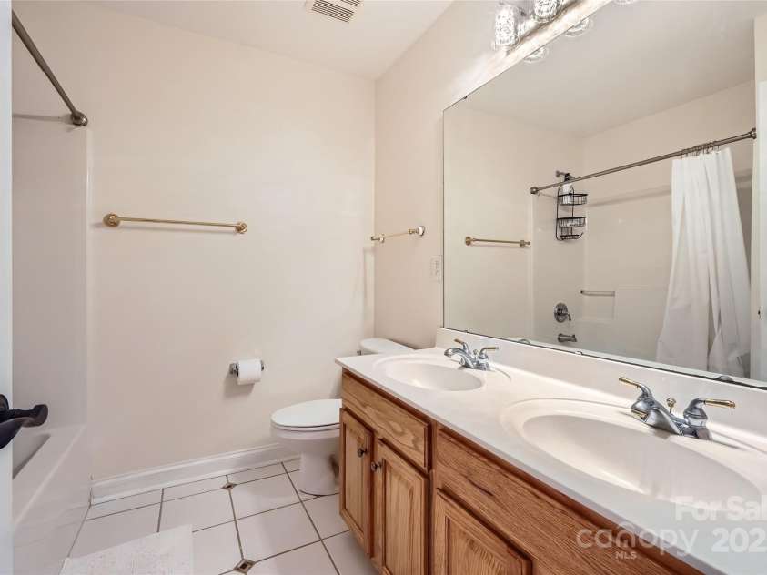 2240 Dunnwood Hills Drive, Matthews, NC 28105.  MLS# CAR4199147, YatesRealty ID 5042. 