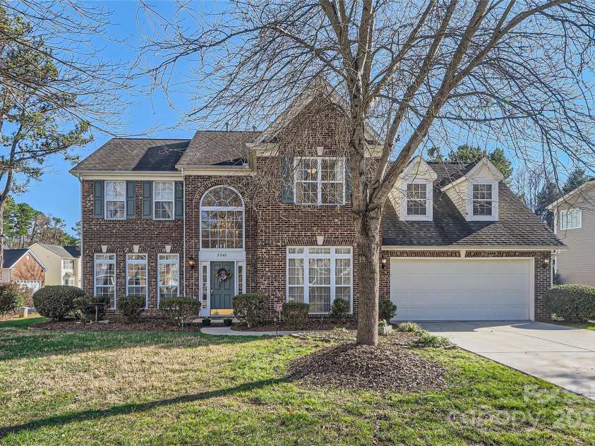 2240 Dunnwood Hills Drive, Matthews, NC 28105.  MLS# CAR4199147, YatesRealty ID 5042. 