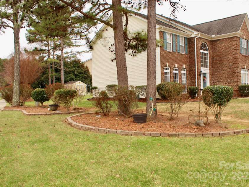 2240 Dunnwood Hills Drive, Matthews, NC 28105.  MLS# CAR4199147, YatesRealty ID 5042. 
