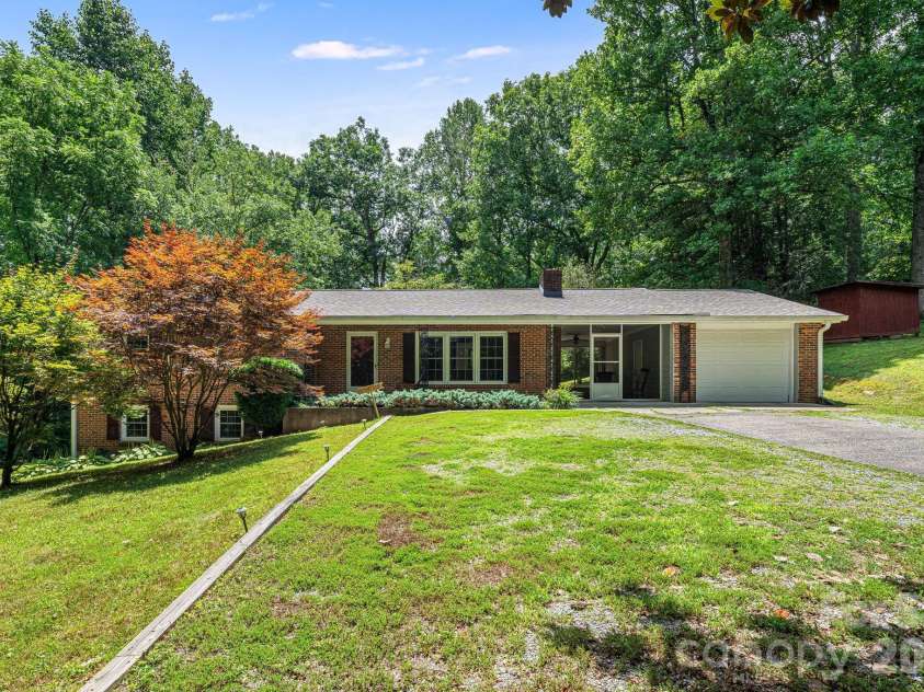 61 Spring Cove Drive, Brevard, NC 28712.  MLS# CAR4355837, YatesRealty ID 5042. 