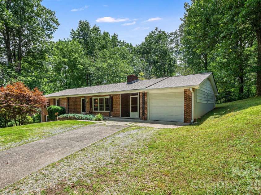 61 Spring Cove Drive, Brevard, NC 28712.  MLS# CAR4355837, YatesRealty ID 5042. 