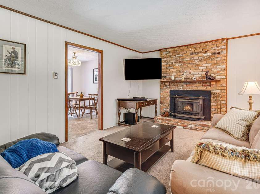 61 Spring Cove Drive, Brevard, NC 28712.  MLS# CAR4355837, YatesRealty ID 5042. 