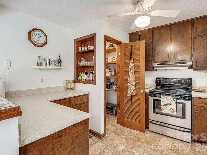 61 Spring Cove Drive, Brevard, NC 28712.  MLS# CAR4355837, YatesRealty ID 5042. 