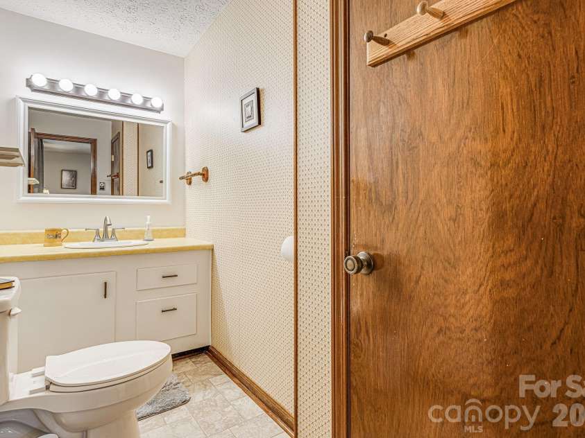 61 Spring Cove Drive, Brevard, NC 28712.  MLS# CAR4355837, YatesRealty ID 5042. 
