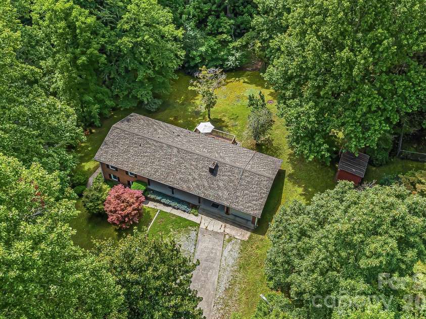 61 Spring Cove Drive, Brevard, NC 28712.  MLS# CAR4355837, YatesRealty ID 5042. 