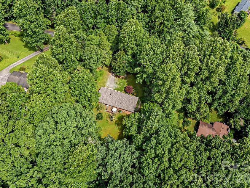 61 Spring Cove Drive, Brevard, NC 28712.  MLS# CAR4355837, YatesRealty ID 5042. 