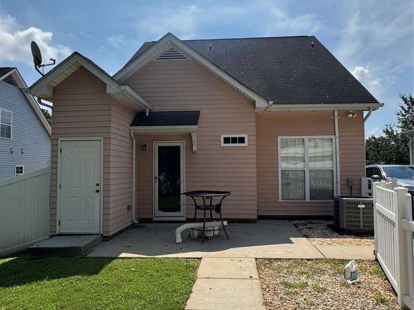 2008 Golden Ridge Lane, Charlotte, NC 28208.  MLS# CAR4423985, YatesRealty ID 50420. 
