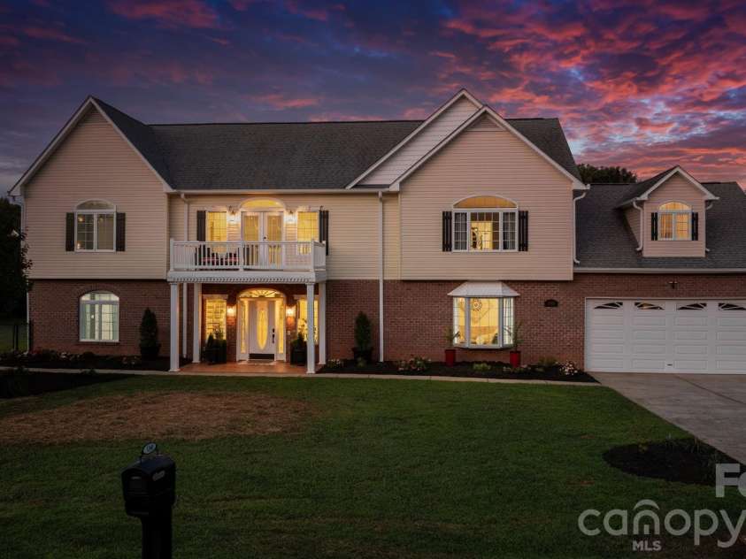 1360 Sweet briar Lane, Hickory, NC 28602.  MLS# CAR4409678, YatesRealty ID 50422. 
