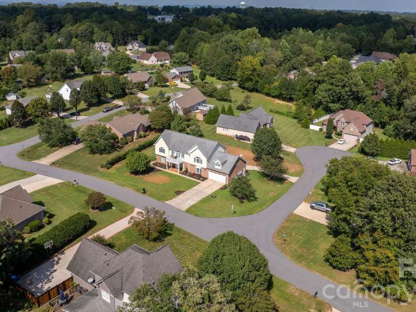 1360 Sweet briar Lane, Hickory, NC 28602.  MLS# CAR4409678, YatesRealty ID 50422. 