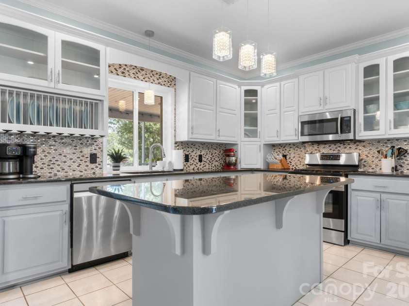 1360 Sweet briar Lane, Hickory, NC 28602.  MLS# CAR4409678, YatesRealty ID 50422. 