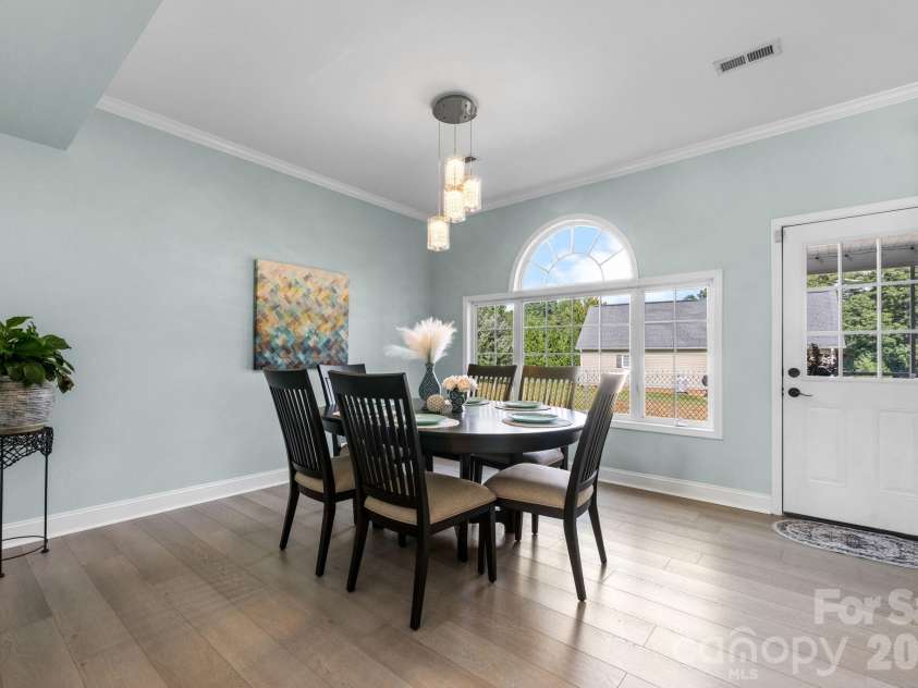 1360 Sweet briar Lane, Hickory, NC 28602.  MLS# CAR4409678, YatesRealty ID 50422. 