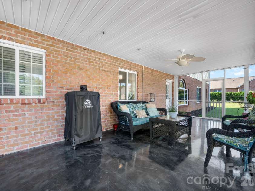 1360 Sweet briar Lane, Hickory, NC 28602.  MLS# CAR4409678, YatesRealty ID 50422. 