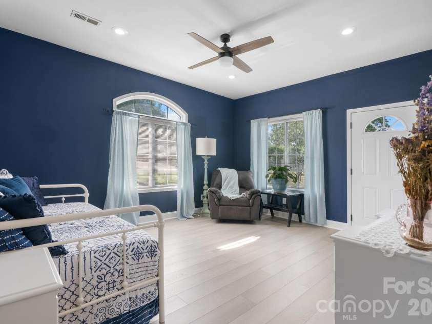 1360 Sweet briar Lane, Hickory, NC 28602.  MLS# CAR4409678, YatesRealty ID 50422. 